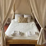 L Oranger Bed & Breakfast