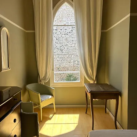 L Oranger Bed & Breakfast
